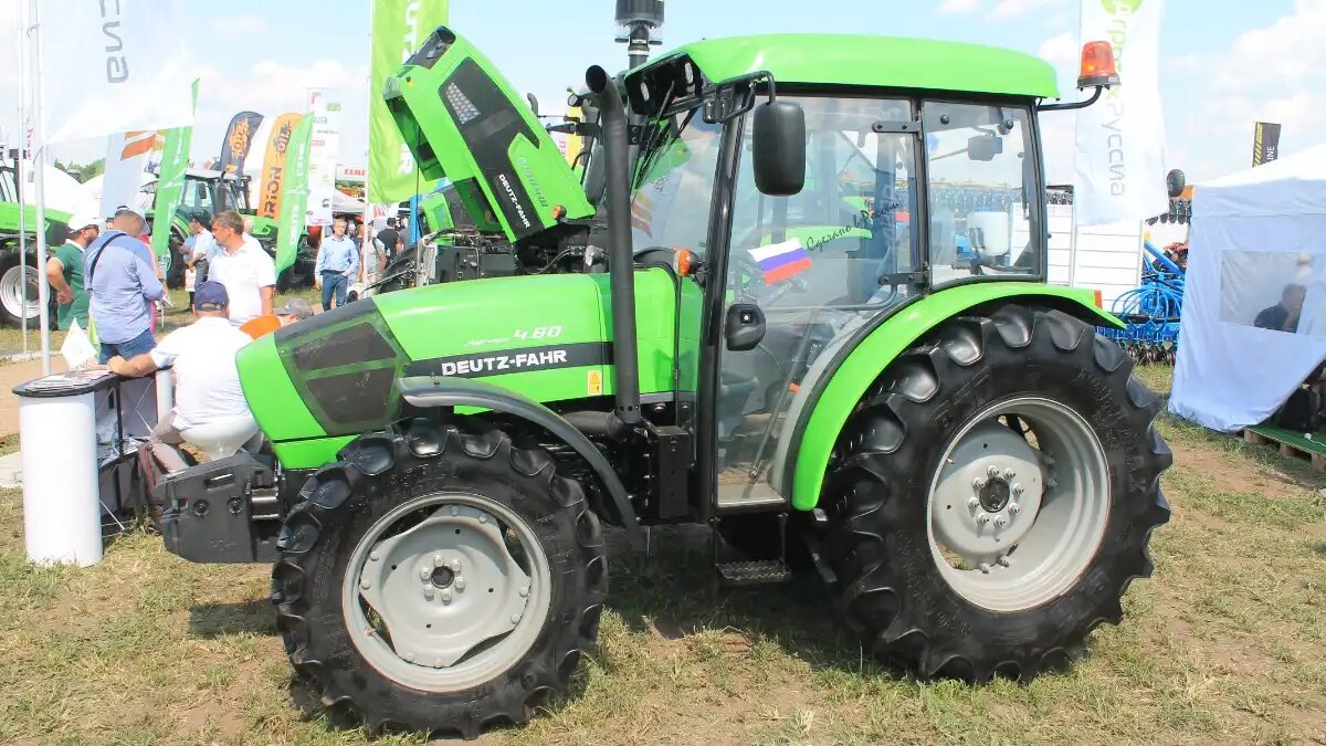 Фото: glavpahar.ru Трактор DEUTZ-FAHR Agrolux 4.80, локализованный в РФ, на выставке Всероссийский день поля 2023 в Татарстане