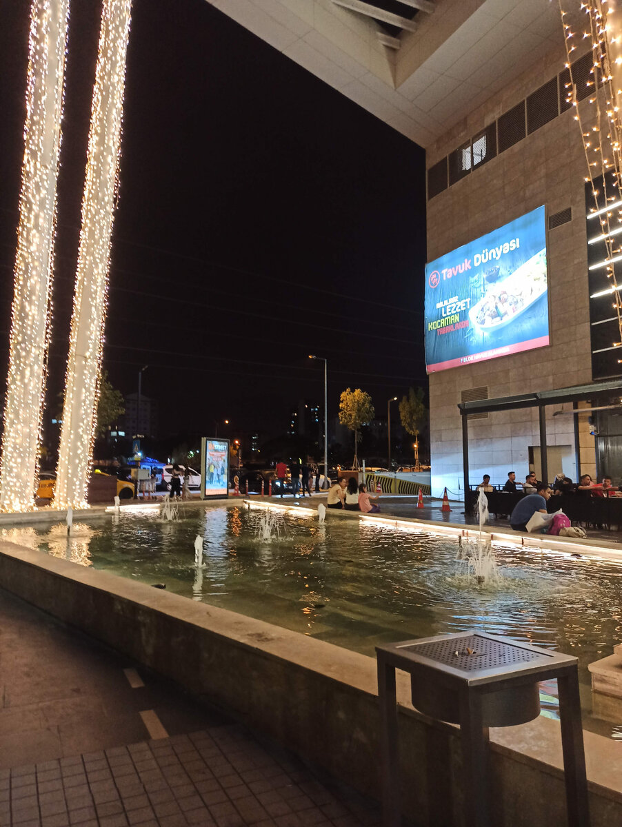 Вход в ТЦ Метро Молл. Анкара