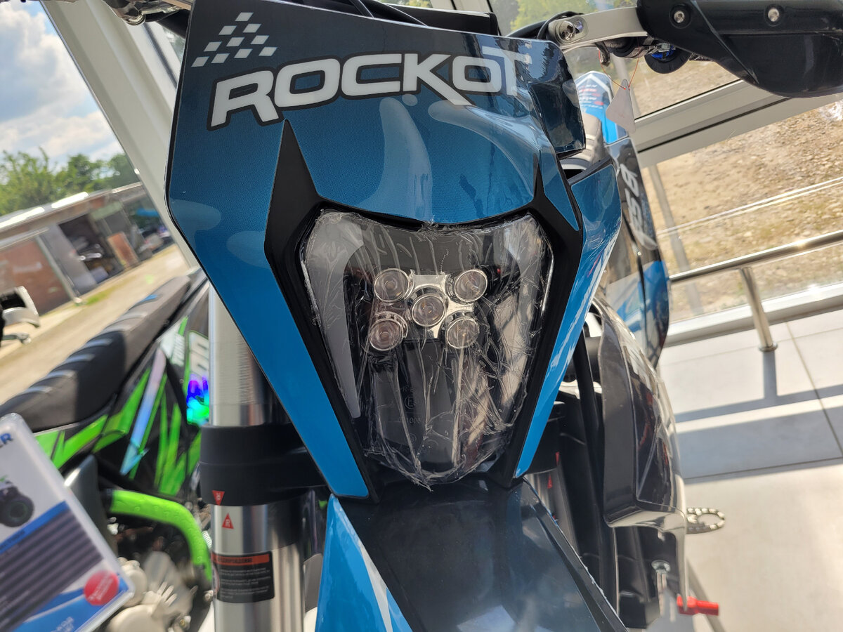 Фара типа КТМ с пятью светодиодными линзами