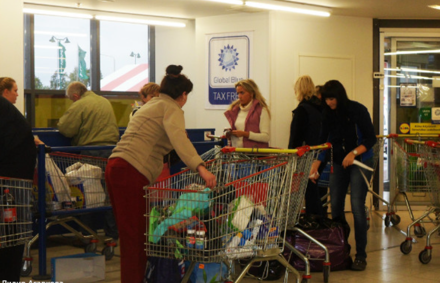 Итак, что же везут обратно наши соотечественники из поездок за финской границей? Прежде всего, конечно, продукты