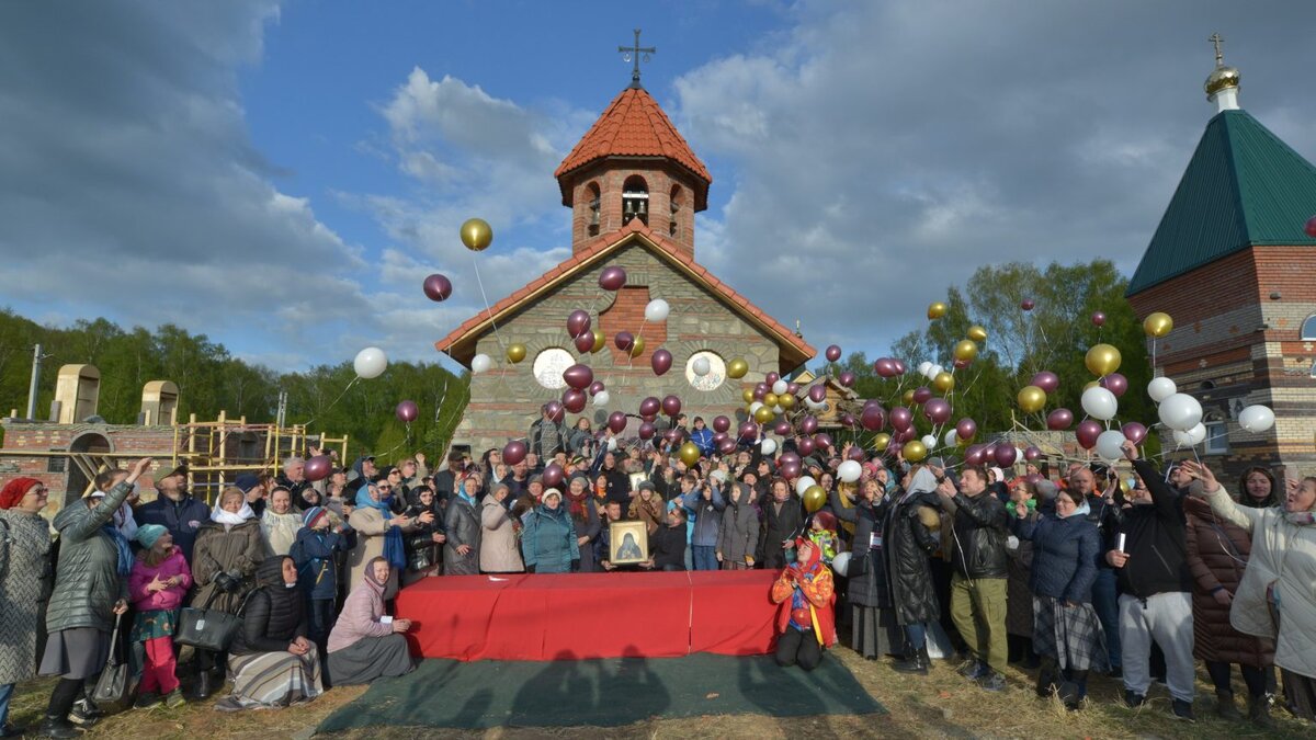 На празднике 6 мая в деревне Федора Конюхова у храма прп. Гавриила