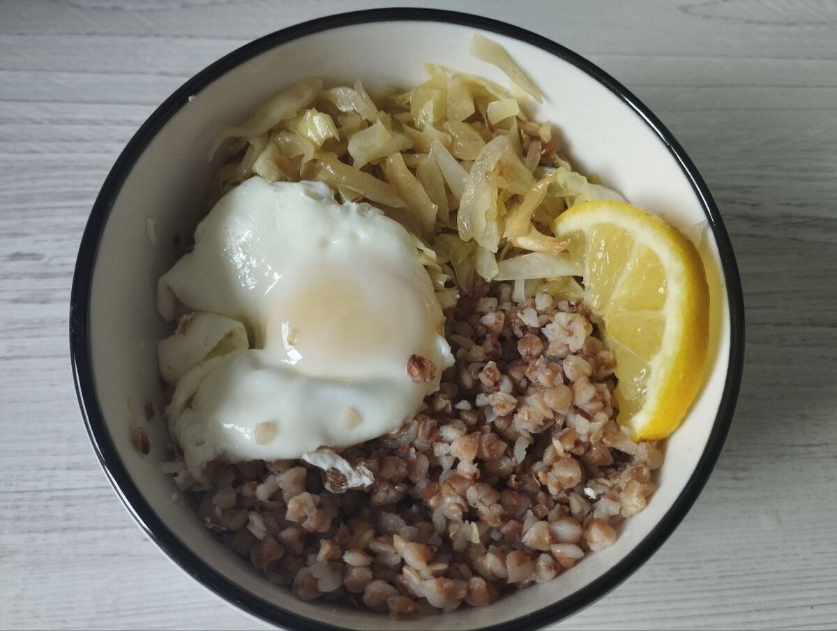 Тушёная капуста, греч. каша с яйцом и лимоном - полезно и вкусно