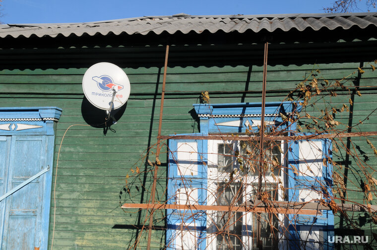    В «Триколор ТВ» сообщили, что снимать спутниковые тарелки нет необходимости