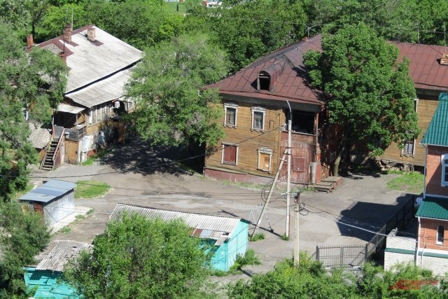    Кто ответит, что людей из аварийного жилья переселяют в ужасные дома?