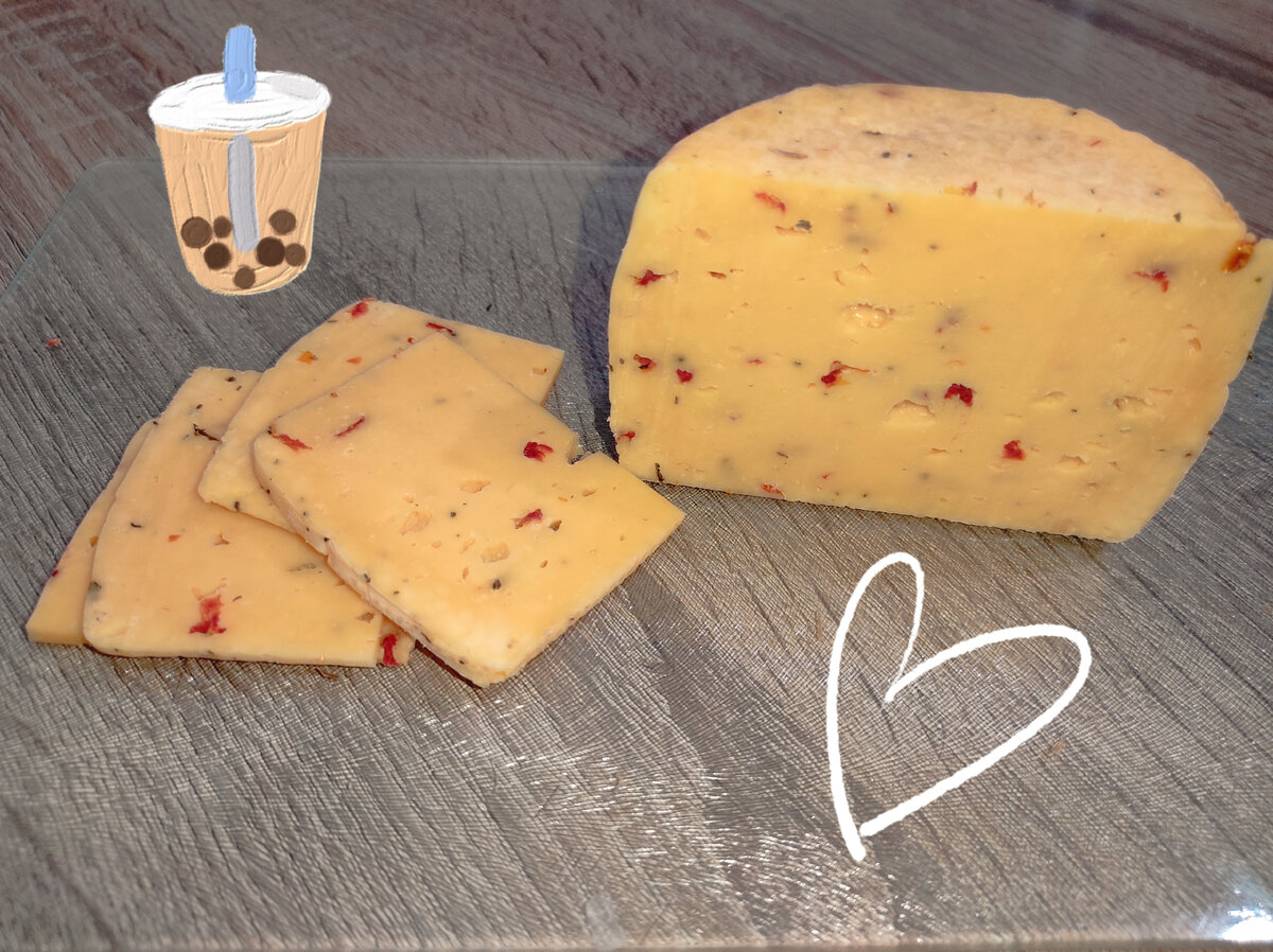 Качотта с базиликом, томатами и чесноком собственного изготовления