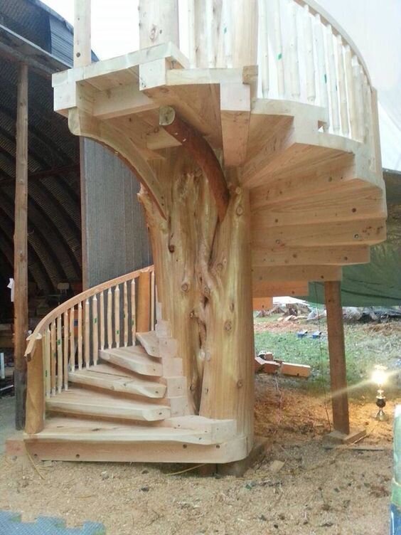 Деревянная лестница из бревна в Саратове