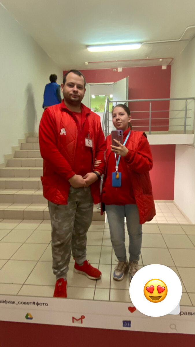 Я пришла на собеседование в Ашане и там познакомились с первого взгляда . Запомнила ту мужчина и начались общаться каждый день на связи переписывались , смеялись от души и добрые, всегда понимали друг друга и щас также . Родители мои и его неожиданно новости и обрадовались конечно поддерживали молодёжные пары. Мечта сбылась вышла замуж свадьба была счастливая и радостная нет слов. Сейчас до сих пор вспоминаю на всю жизнь…. 