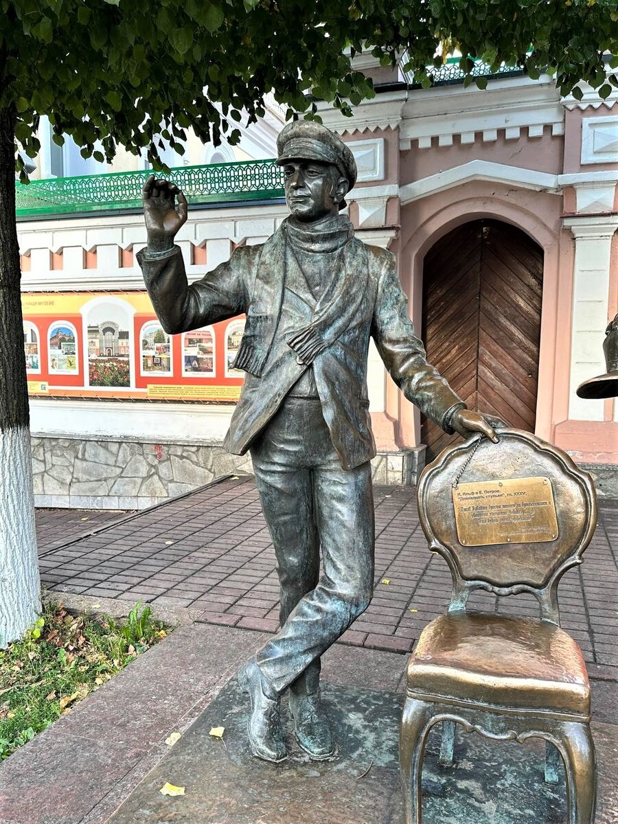 памятник бендеру в санкт петербурге