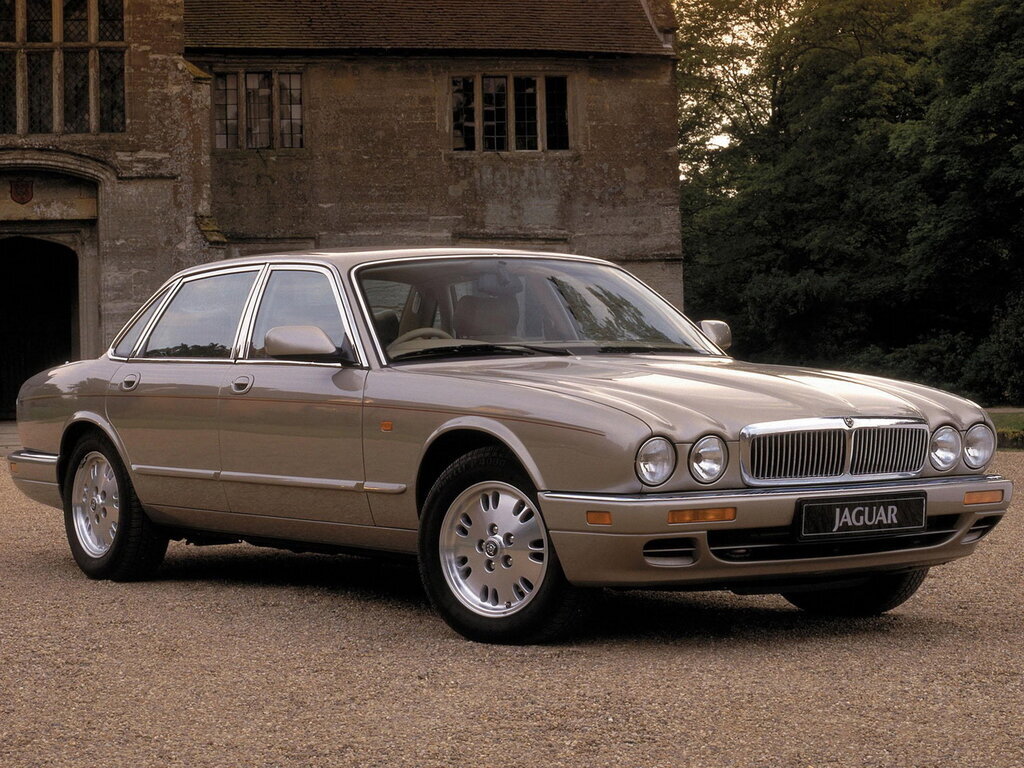 Jaguar Sovereign седан, 3 поколение, X300 (07.1994 - 06.1997)