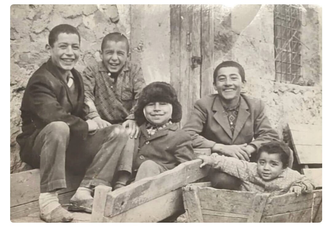 Фото улыбающихся азербайджанских детей из Кафана, сделанное в 1981 году... Яндекс. Поиск