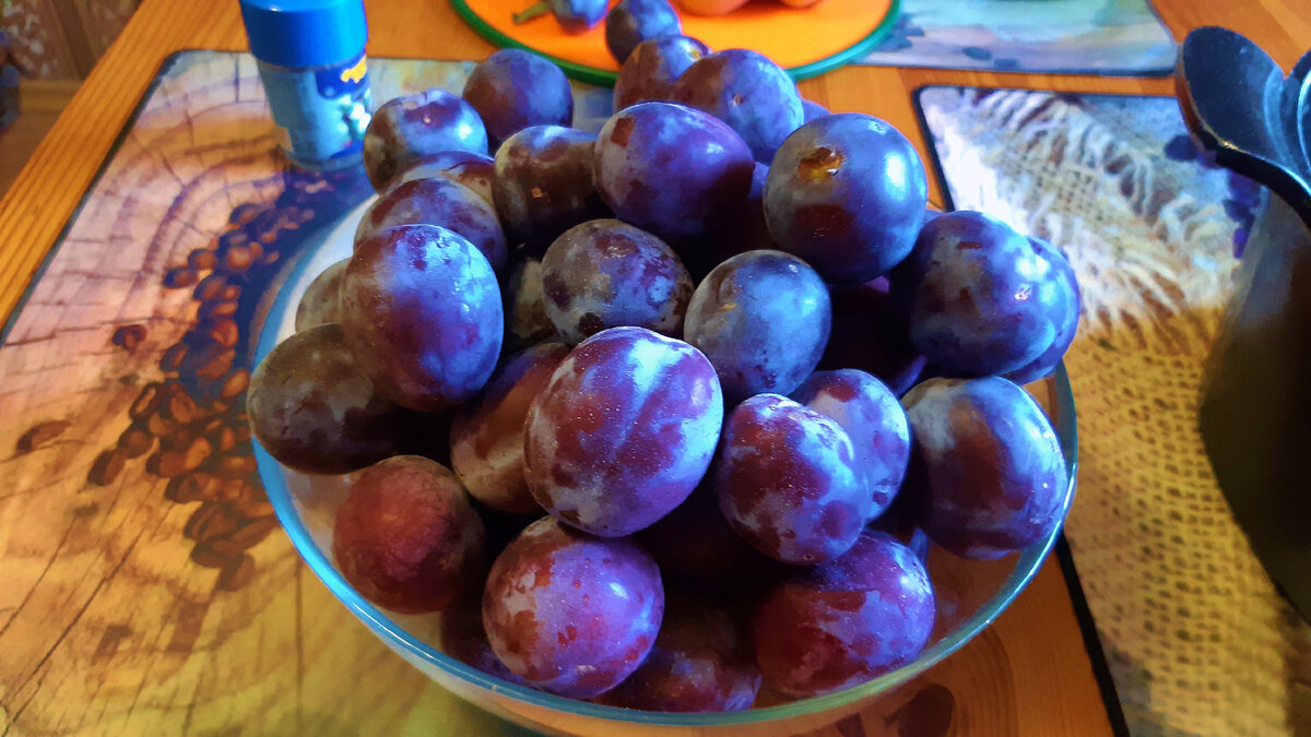 Наша слива, сладкая и ароматная