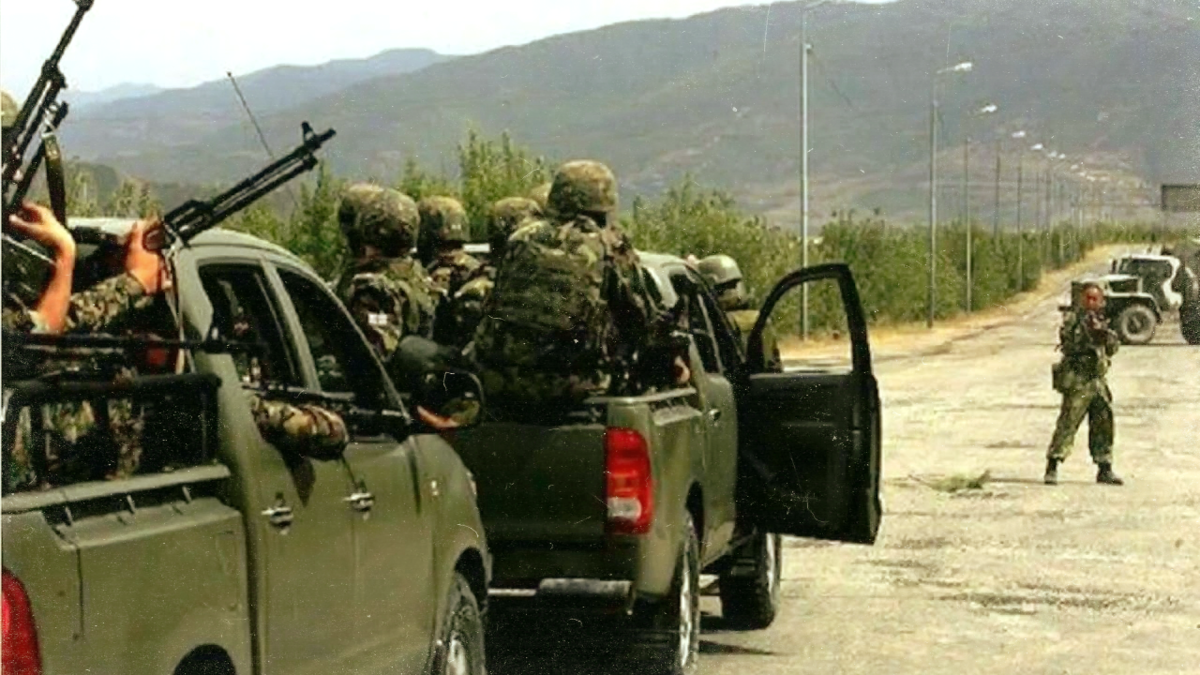 

 Есть еще и видео, где четко слышны голоса грузинских офицеров «Уйди с пути, пропусти». А в ответ получают решительное и крепкое русское «НЕТ!».