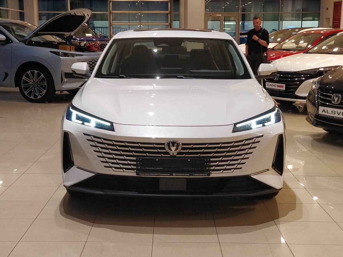 Changan Lamore. Источник иллюстрации - auto.ru