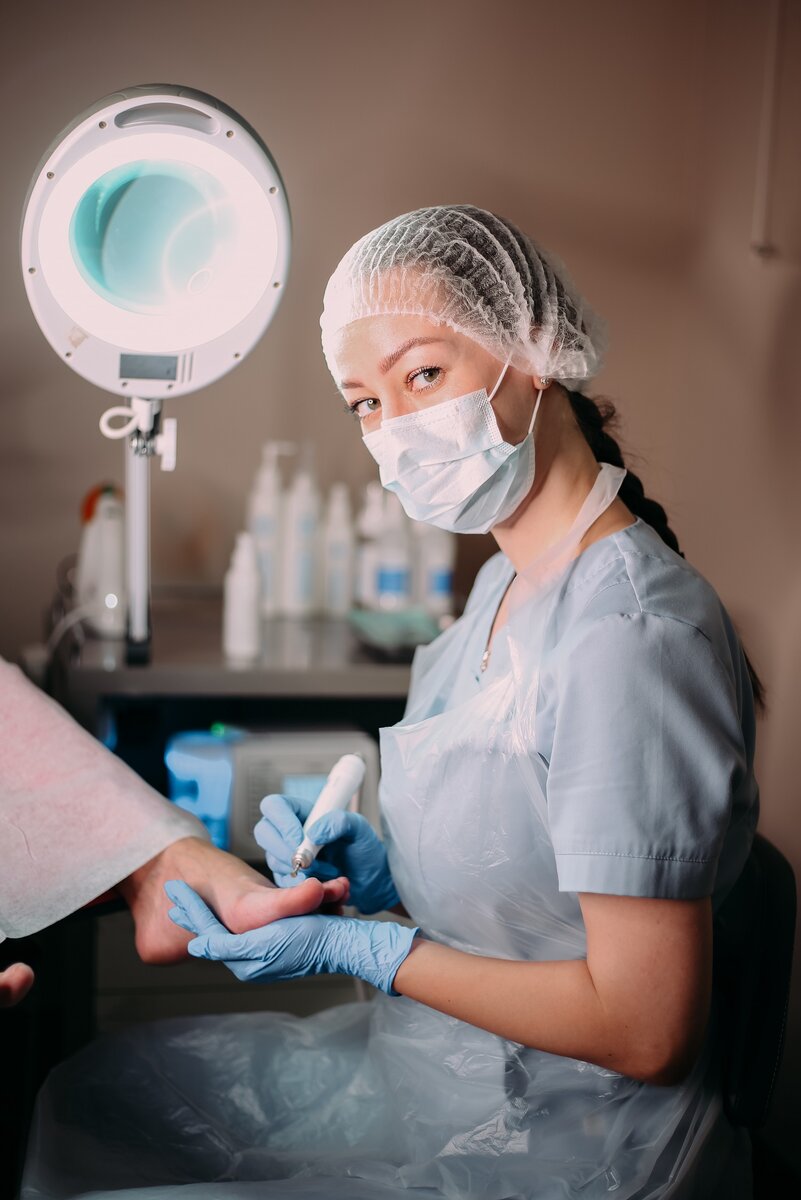 Поговорим об услугах, предлагаемых в нашей организации –  одна из них - это обработка мозолей