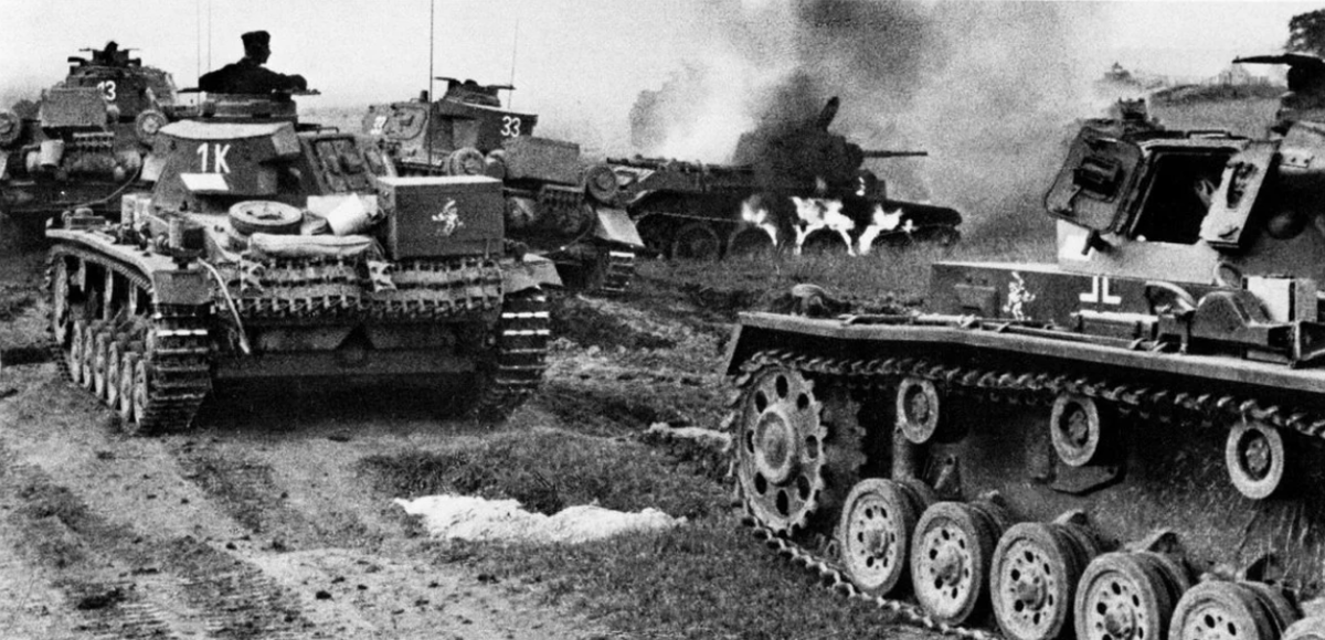 Как оказалось, что СССР помогали не только фашистские швеи, которые шили немцу холодную форму от которой он промерзал до костей в лютые февральские морозы, но и моляры, которые красили немецкие танки-6