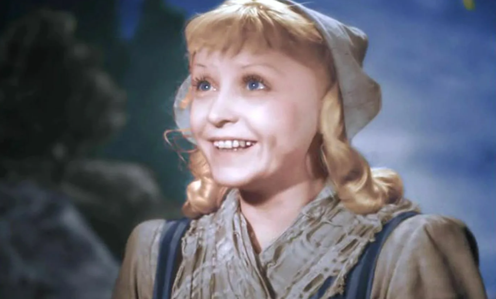 Красота — понятие субъективное, но для многих наших соотечественников Я. Жеймо — самая красивая Золушка. Фото — стоп-кадр из киносказки «Золушка», 1947