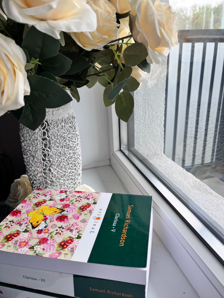 Ох и помучилась я с техподдержкой «Лабиринта», убеждая их, что готова ждать хоть год, когда они закажут в Британии недостающий том - лишь бы получить их ВСЕ. Не вышло :-)