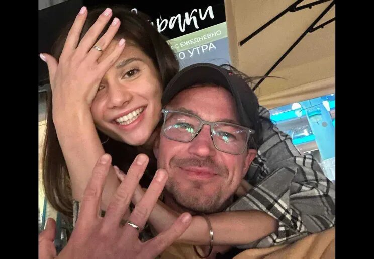 Александр Петров с женой/Instagram