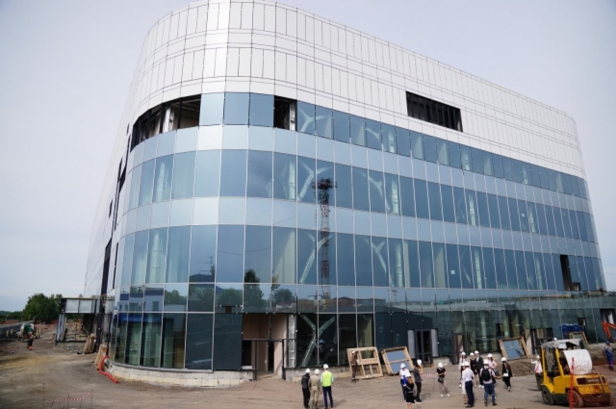    В настоящее время специалисты монтируют комплекс интеллектуальных систем здания.