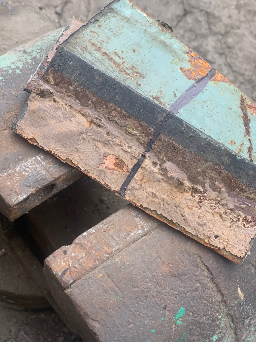 Отмечена середина для того чтобы нам потом можно было загнуть под углом 90 град.