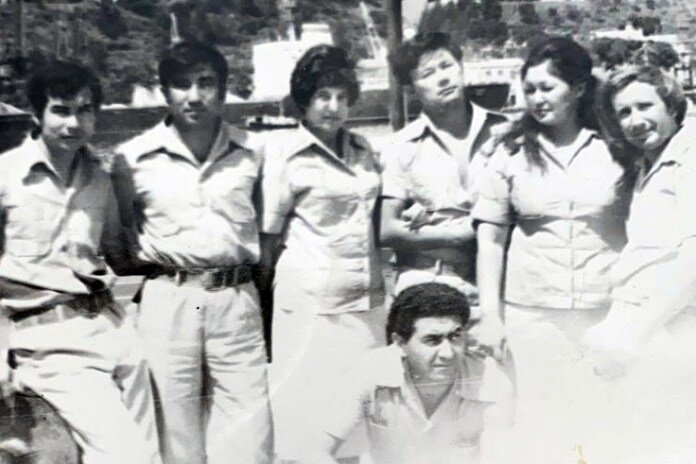    Укмет Альпимов (второй слева вверху) с участниками фестиваля в Гаване