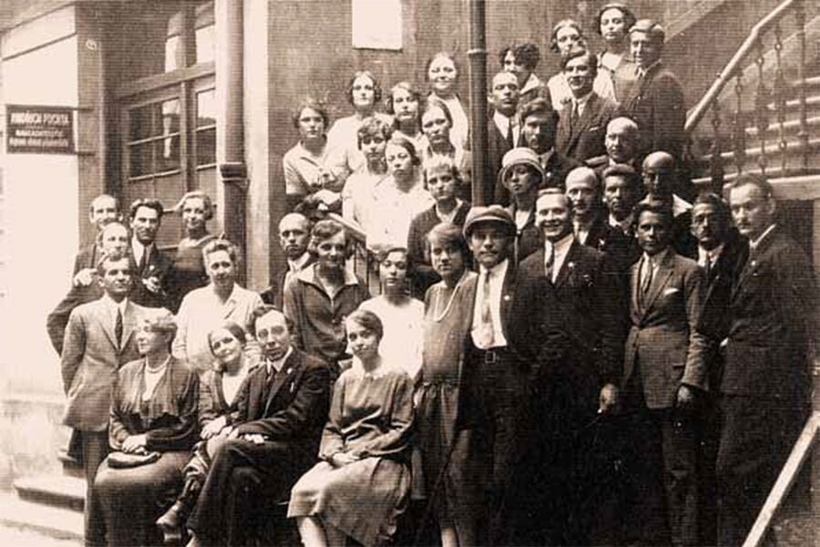 Эмиграция 1920 х годов. Белоэмигранты первой волны Париж. 1920 Русские эмигранты в Праге. Русские эмигранты после революции 1917. Русские эмигранты первой волны.