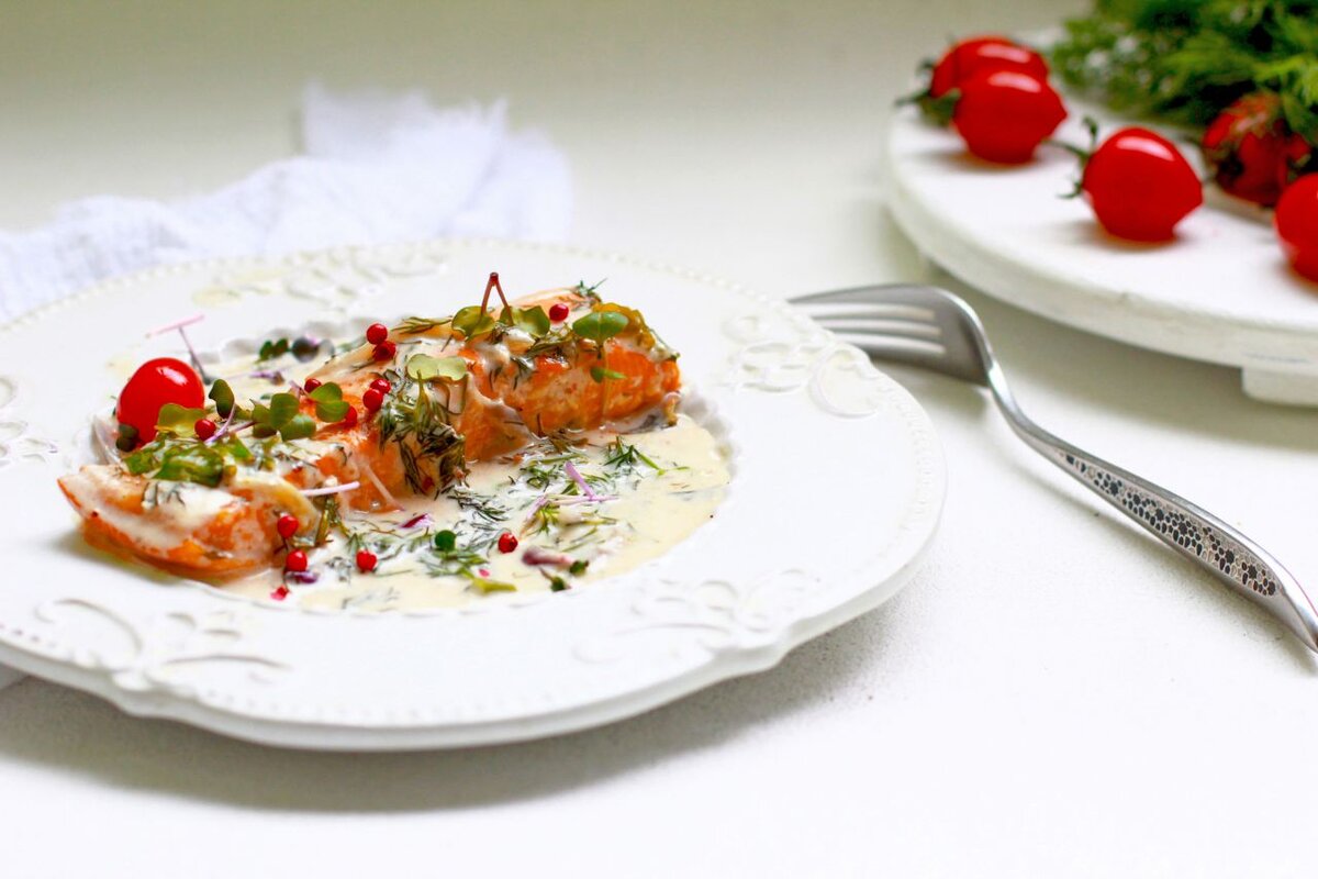 Лосось в укропном соусе от Елены Некрасовой: https://t.me/urbanistka_vl