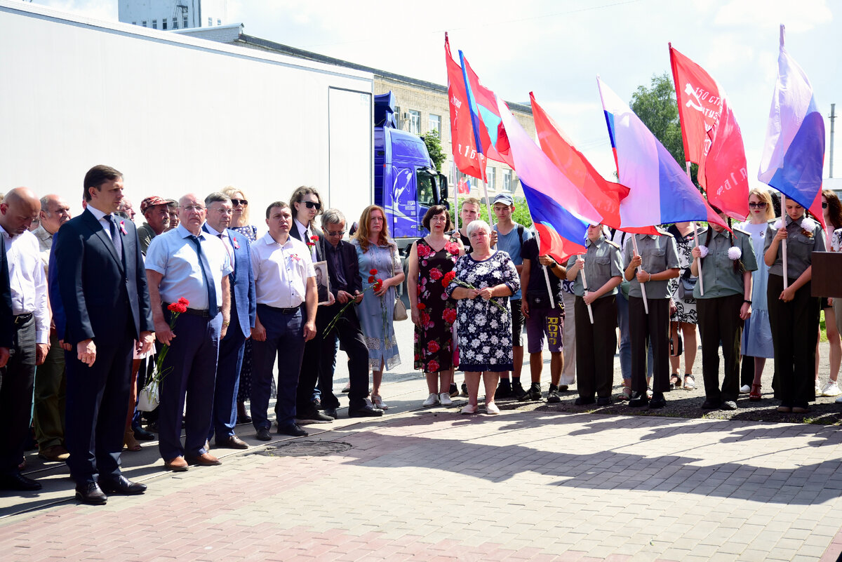 В Орле открыли памятную доску экипажу советского бомбардировщика ИЛ-4 |  Орловская область | Дзен