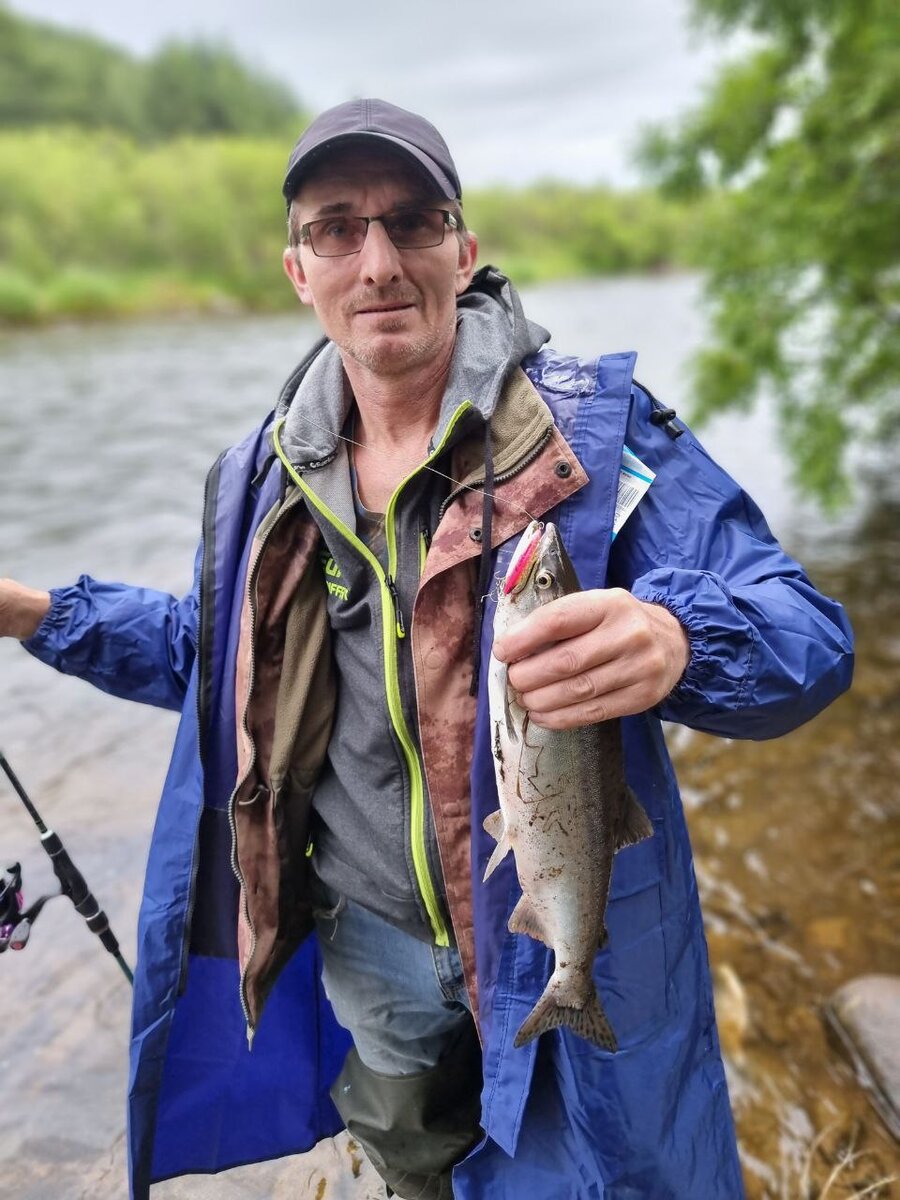 - Сегодня и ловим и отпускаем! Спасибо, спиннинг Positive 🔥 и шнур не залипал.