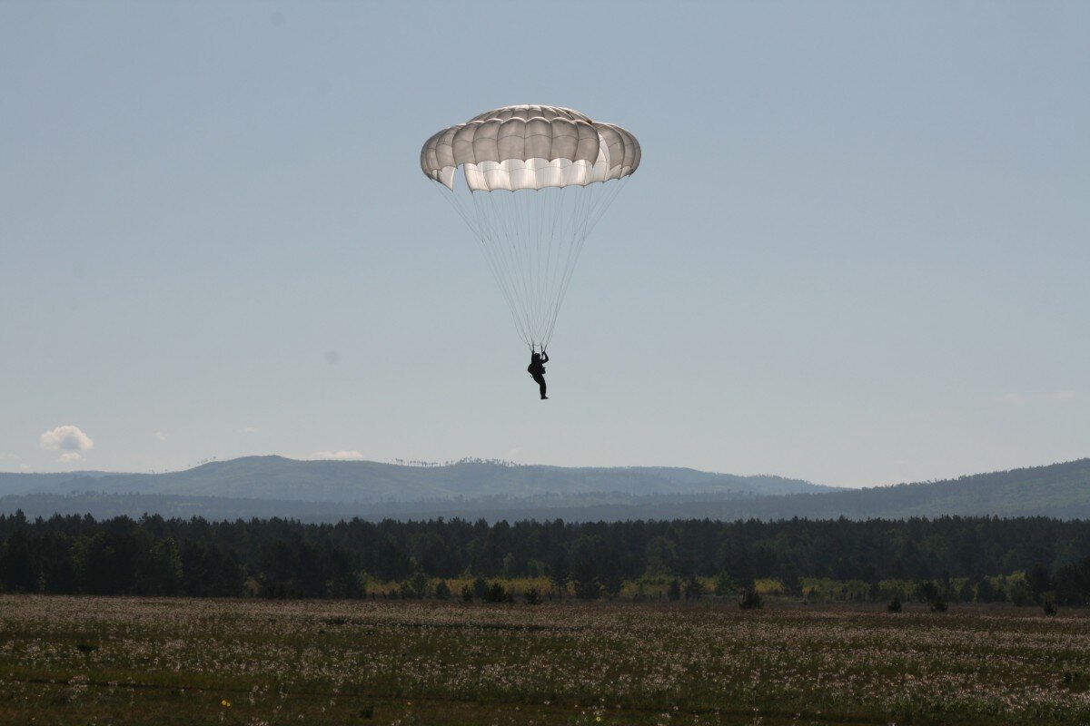 Фото: взято из сообщества в ВК «ПАРАШЮТИСТЫ В ЧИТЕ!!! Хочешь им стать?»