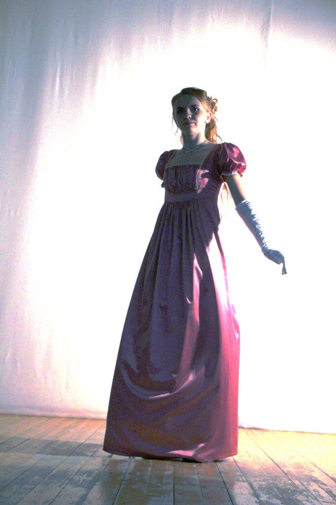 Вот такое платье было сшито исполнителем