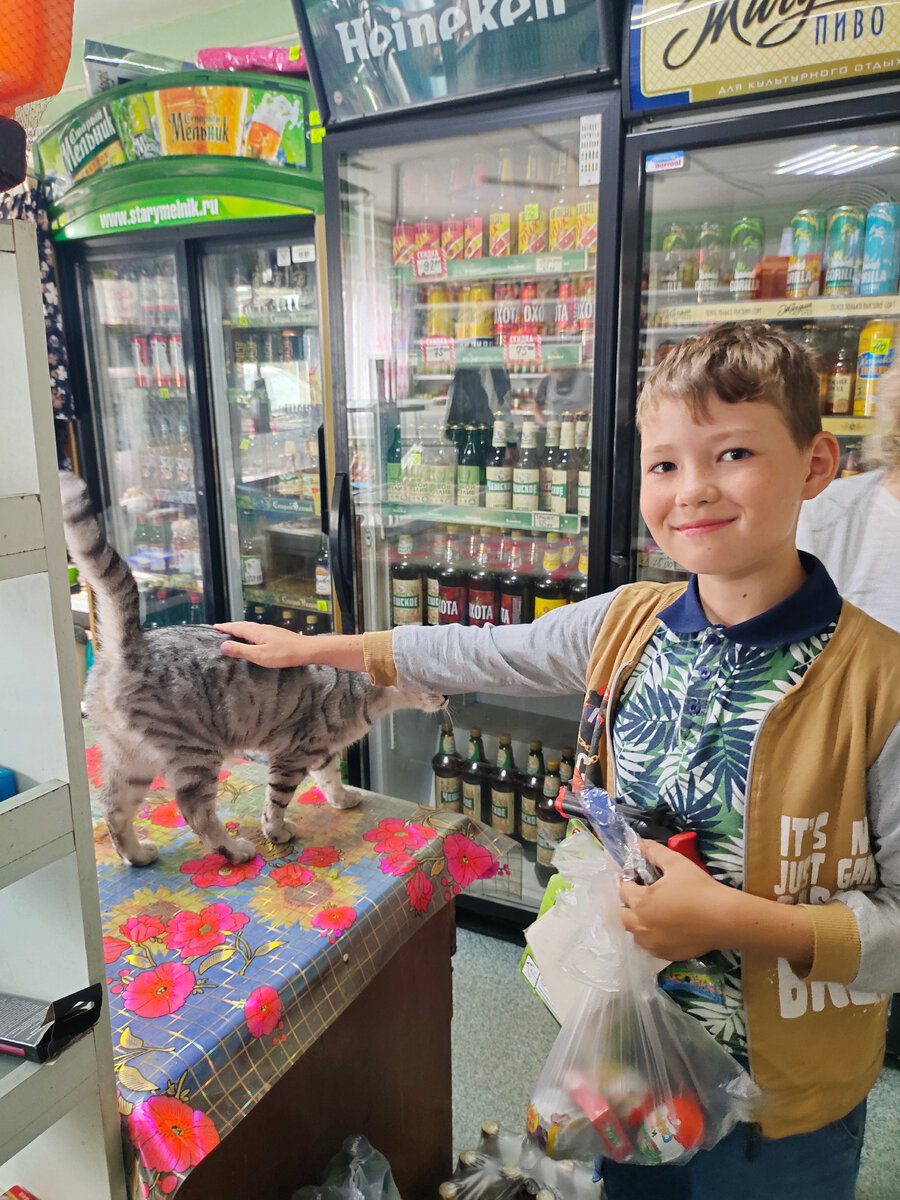 Сыну очень понравилось в "бесплатном" магазине бабушки