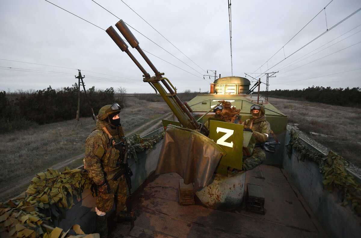     Зенитная установка ЗУ-23-2 на бронепоезде «Амур» на Херсонском направлении / РИА Новости / Евгений Биятов
