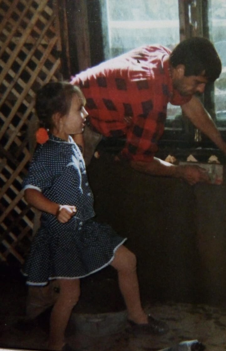 Пою для папы пока он строит наш дом