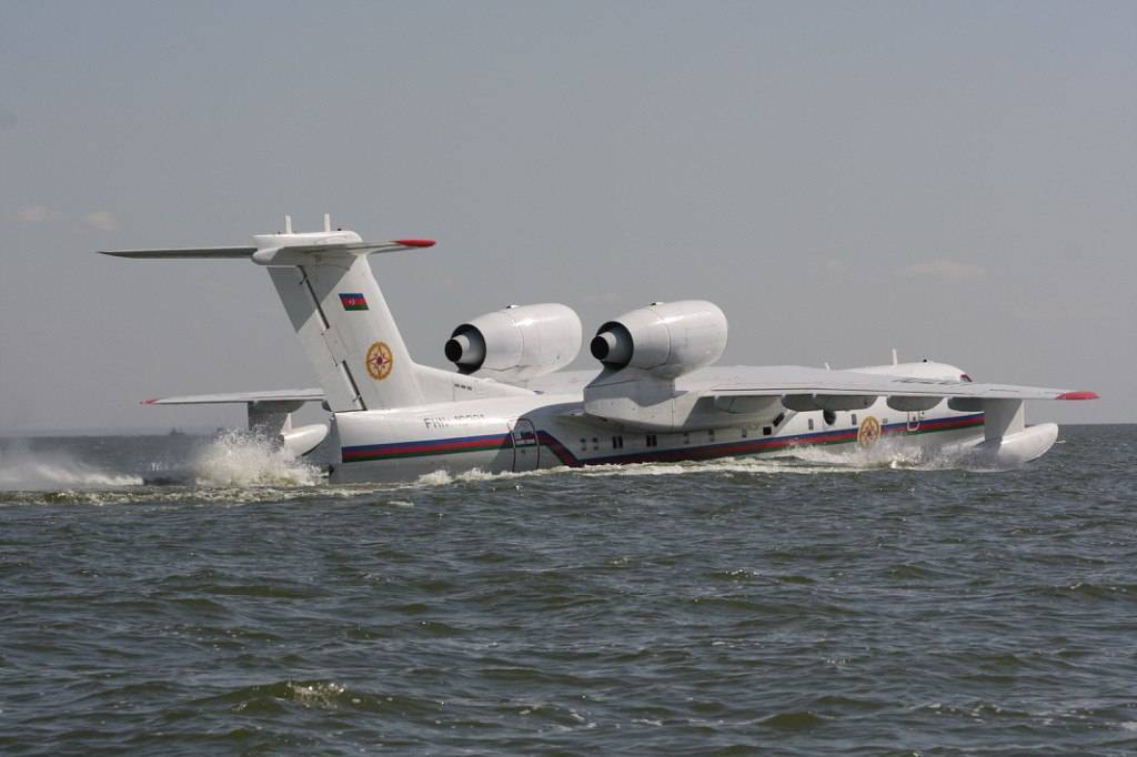 Самолет бе. Бе-200 амфибия. Многоцелевой самолёт-амфибия "бе-200. Бе-200 гидросамолёт. Бе-200 МЧС Азербайджан.