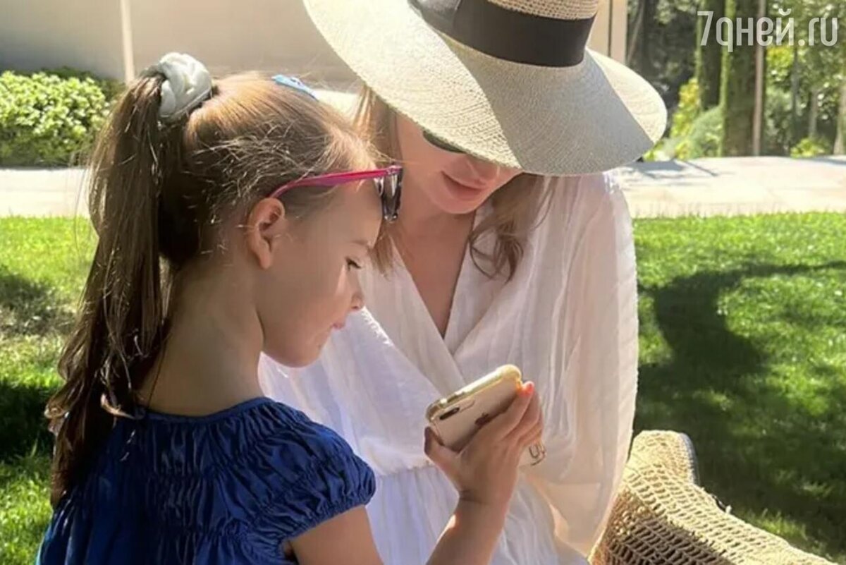    Алена Гаврилова и дочь Эмина Агаларова соцсети