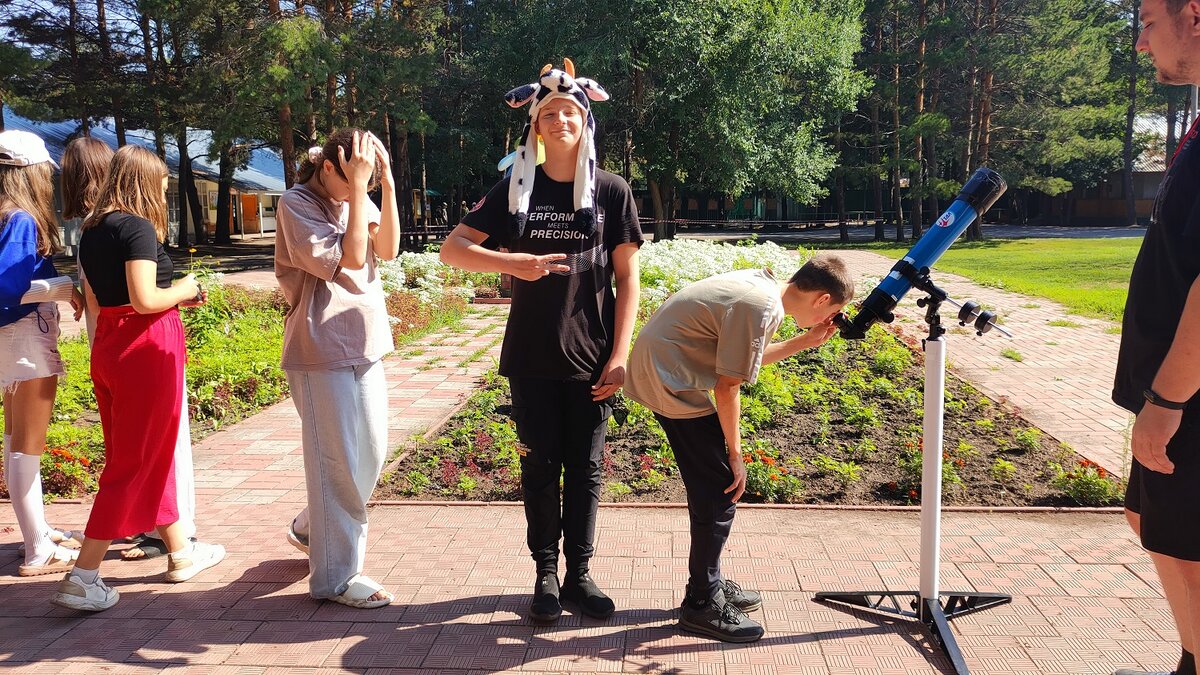 Дети из летнего лагеря "Калейдоскоп"