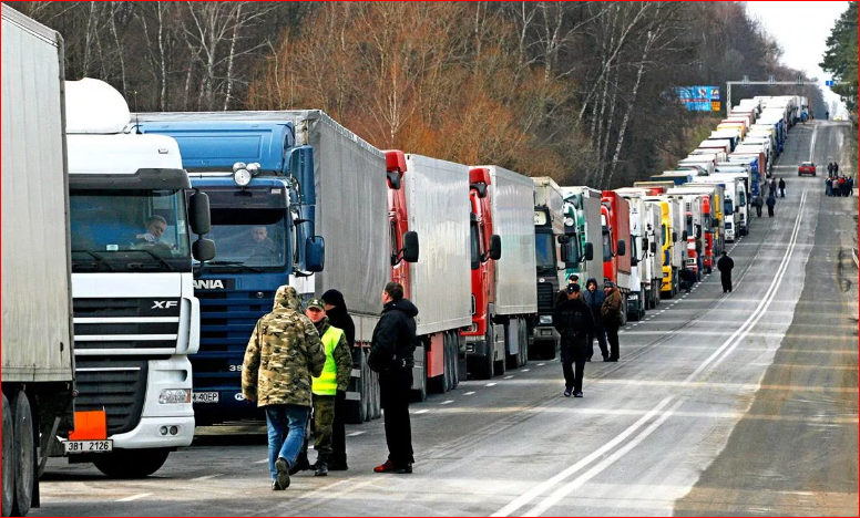 По теме публикации. Очередь из фур в Россию. Фото - spb.yugtranslog.ru