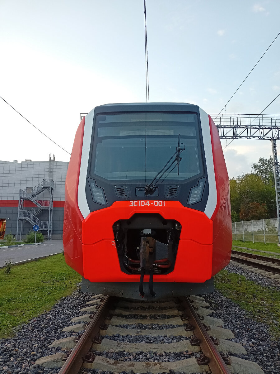 Вид спереди на новую ласточку