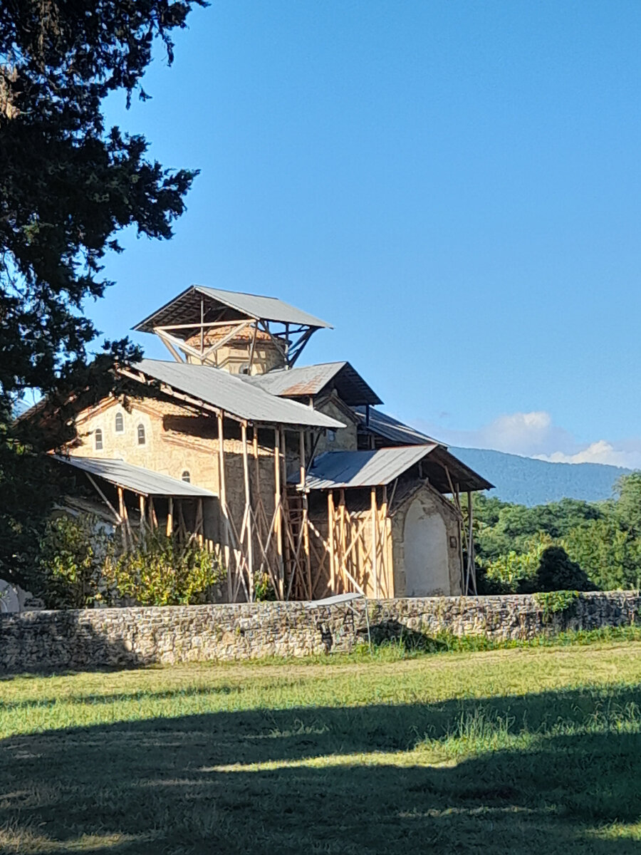 Храм Лыхны.