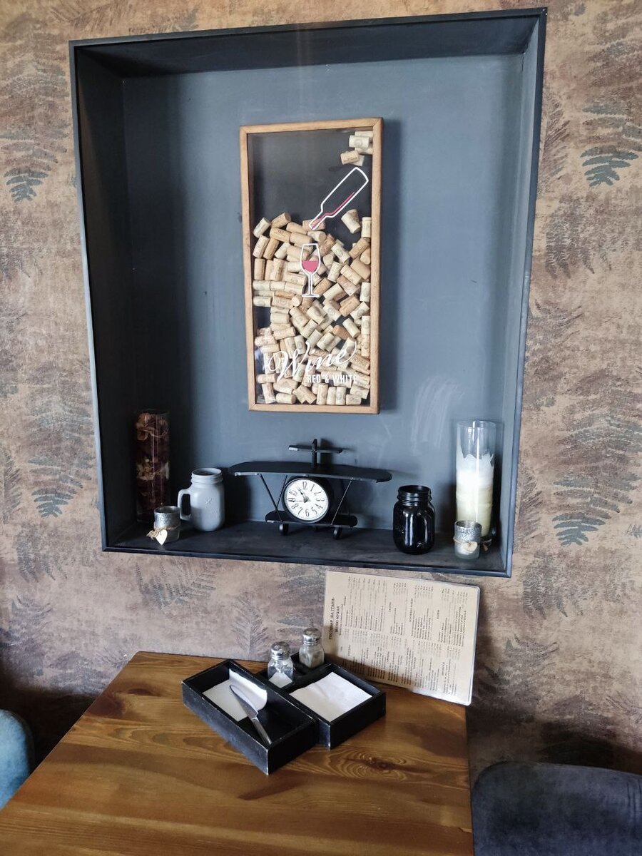 Если когда-нибудь открою свое заведение - в ход обязательно пойдут пробки)