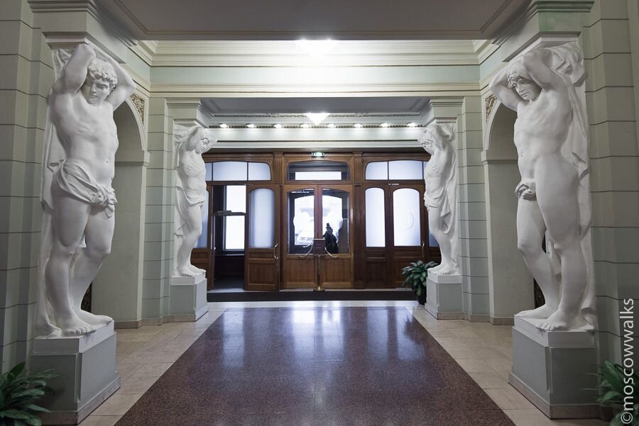 Национа́ль. Фото из открытых источников. 