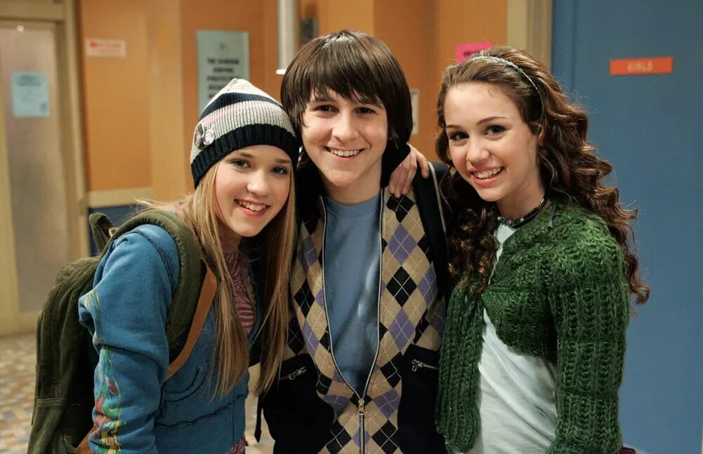 Кадр из сериала “Ханна Монтана”📷
