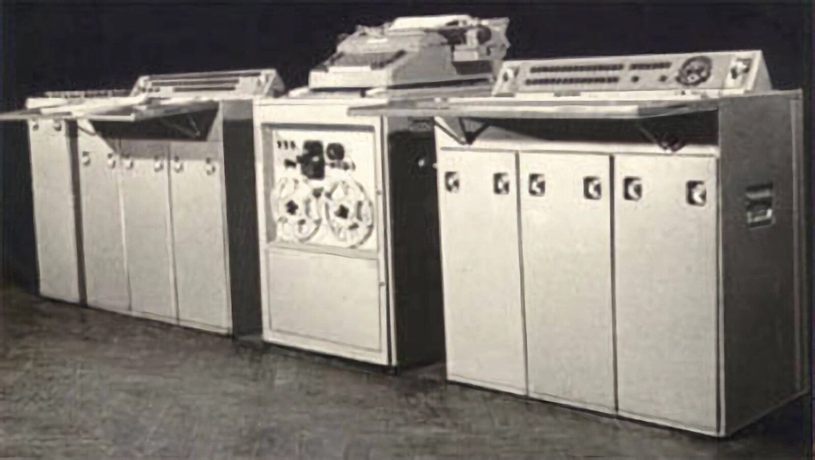 управляющая вычислительная машина. эвм днепр. управляющая вычислительная машина. советская эвм м-6000. днепр 2 компьютер.