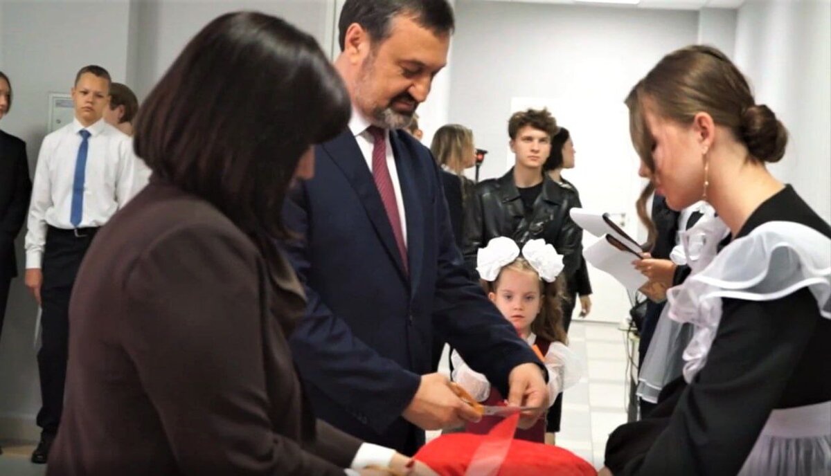    В 88 школе Оренбурга появился новый арт-объект с Юрием Гагариным Белов Михаил Александрович