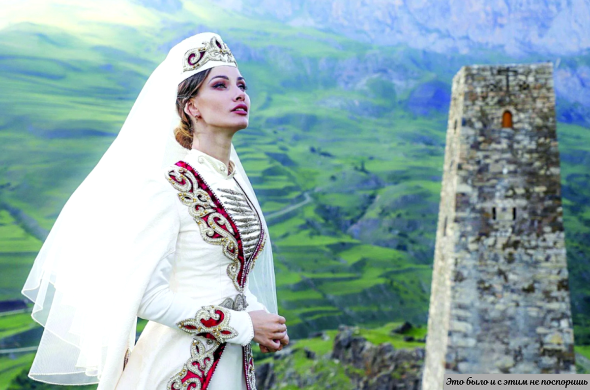 Ингушская женщина в национальном одеянии. Источник фото – https://clck.ru/35KrbN 