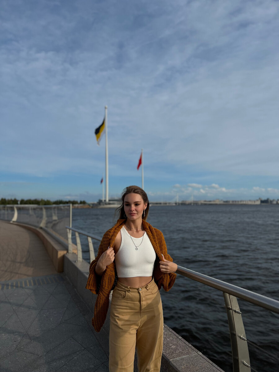 Как всегда большой привет на моем канале! Меня зовут Юля, я тут пишу про Петербург, свою жизнь и путешествия. Так что обязательно подписывайтесь, вместе веселее!