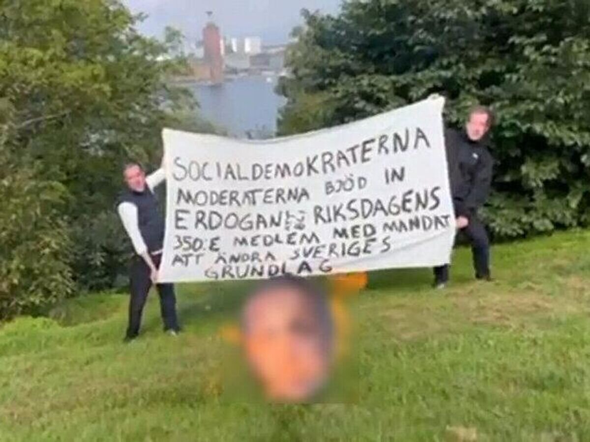    Сторонники РПК сожгли чучело президента Эрдогана в Швеции