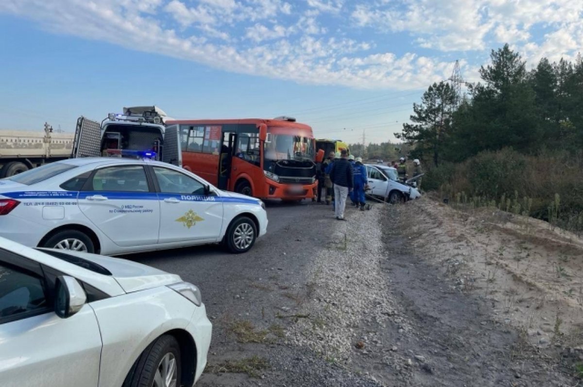    Под Тольятти легковушка столкнулась с пассажирским автобусом ПАЗ