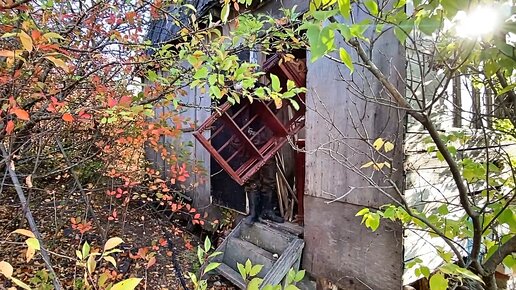 Выношу с заброшенной дачи все самое ценное. Особенно - старинную мебель. Часть 2.